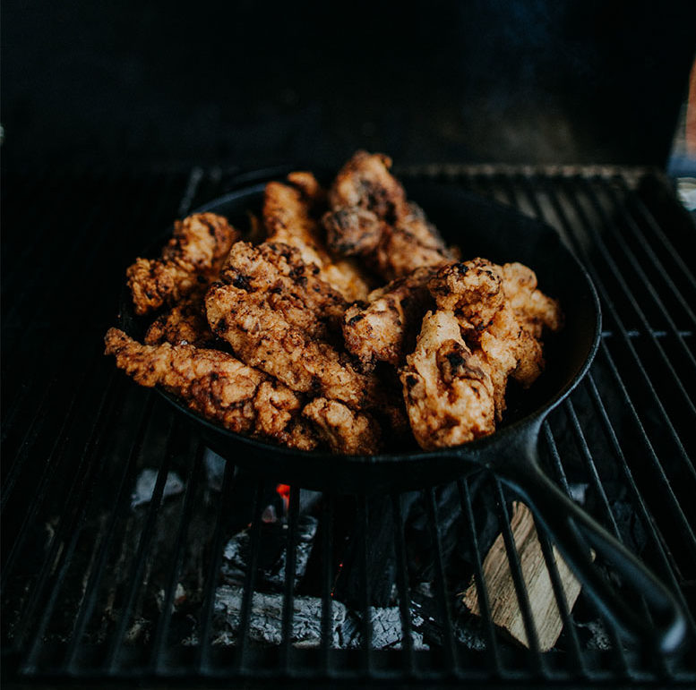 Wie funktionieren Gusseisen Pfannen und Töpfe auf Holzkohlegrills ?