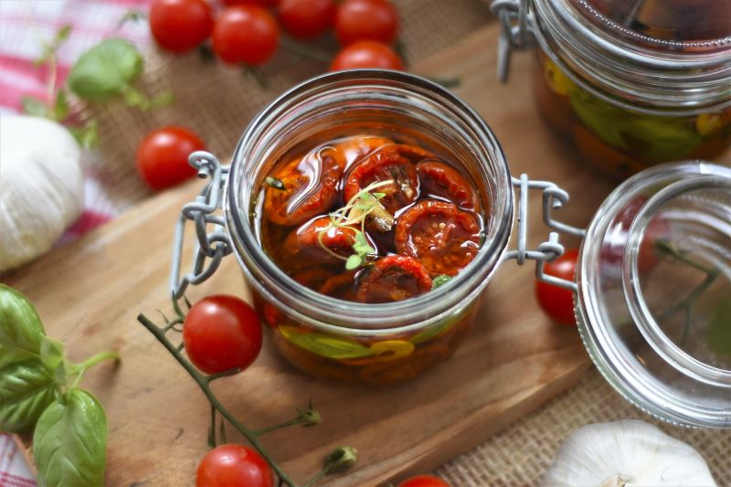 Selbstegemachte Antipasti Selbstgemachte Antipasti mit Olivenöl