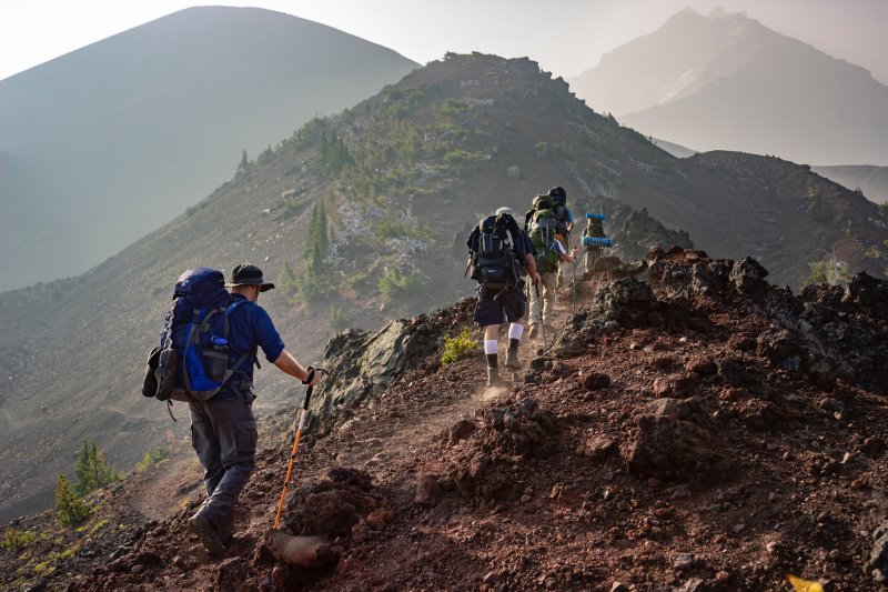 Gruppe Wanderer mit Trekkingrucksack