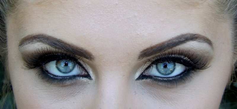 Ein schöner Augenaufschlag durch Liquid Eyeliner