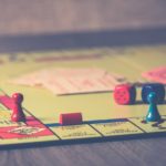 monopoly-wird-zum-zeitvertreib-gespielt