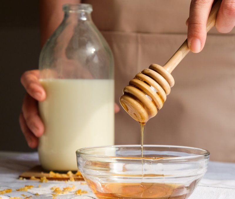 Milch und Honig als natürliches Schlafmittel Milch und Honig