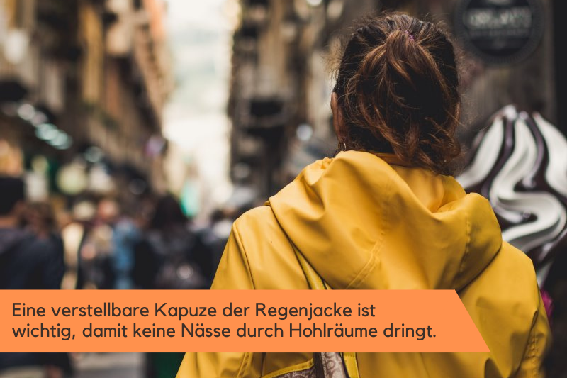 Regenjacke mit verstellbarer Kapuze im Test