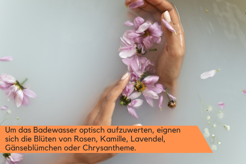 Badewasser mit Blütenblättern