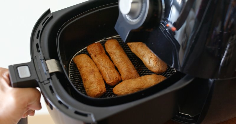 Heißluftfritteuse Zubereitung, Frittieren von Frühlingsrollen Zubereitung von Frühlingrollen in einer Heißluftfritteuse