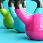 Kettlebells in drei verschiedenen Gewichten