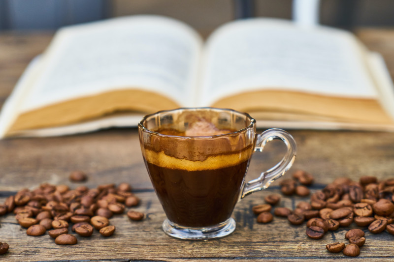 Espresso Tasse aus günstigen Kaffeevollautomat Espresso in klarer Tasse
