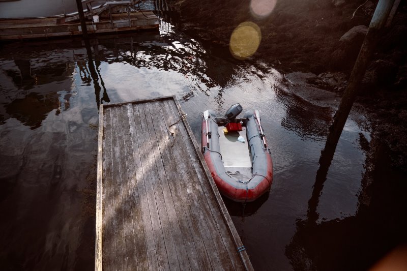 Schlauchboot im Wasser